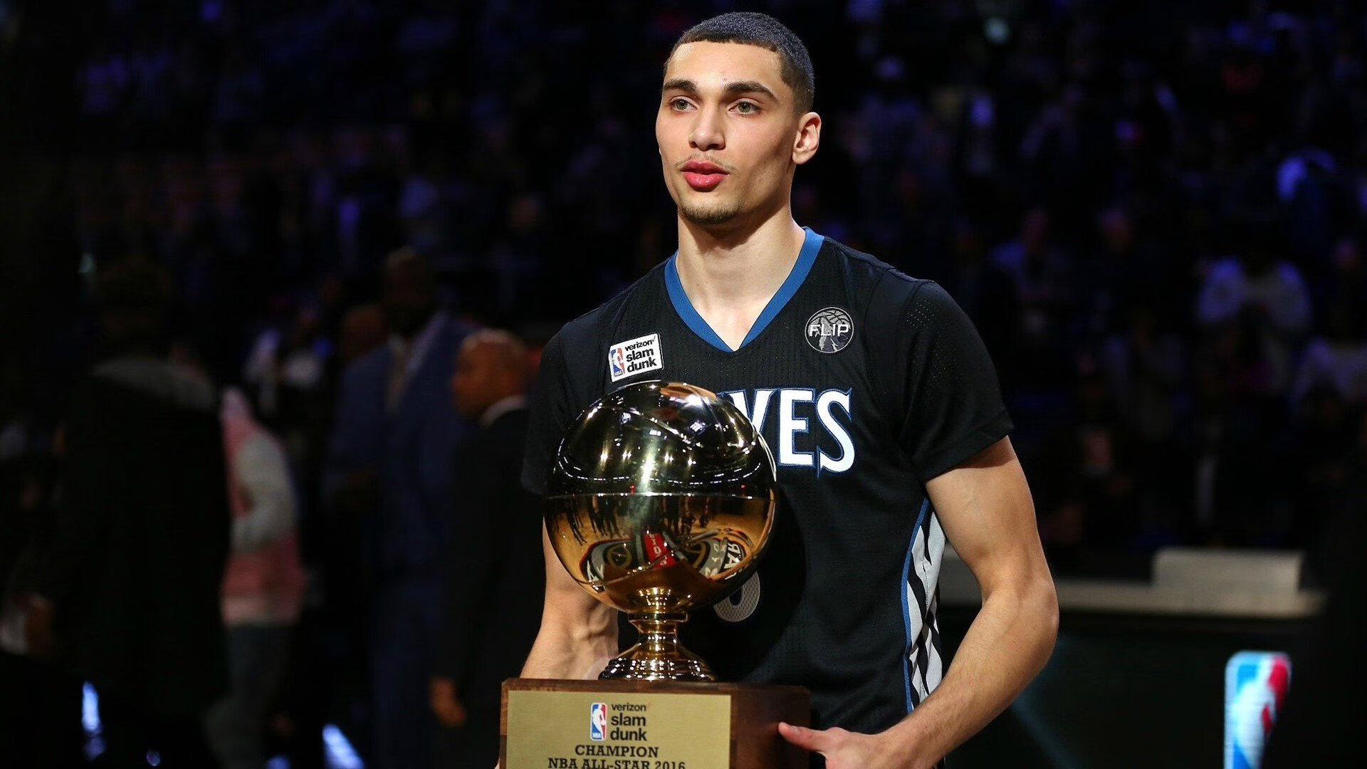 猛龙正面击溃北京队，库里打出生涯之夜，跨越时空的竞技传奇