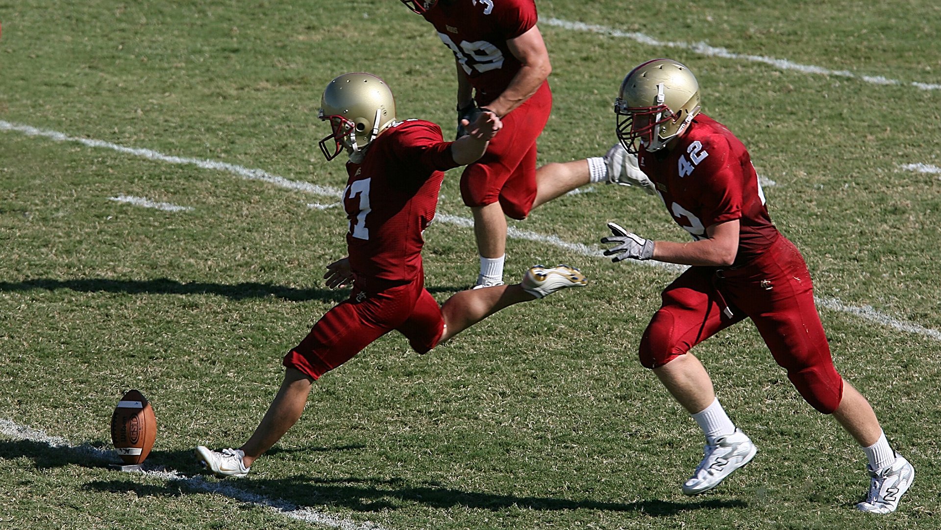 开云平台-绿茵场上的双重变奏，从威尔士斩落中国到梅西的攻防艺术